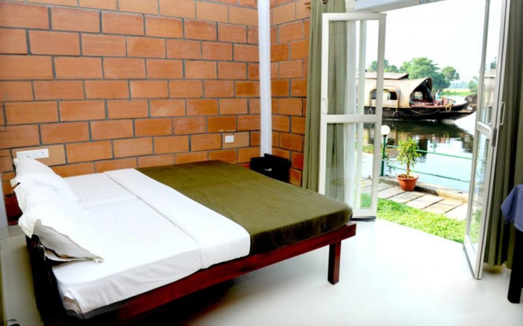 Riverine Resort Alappuzha Værelse billede