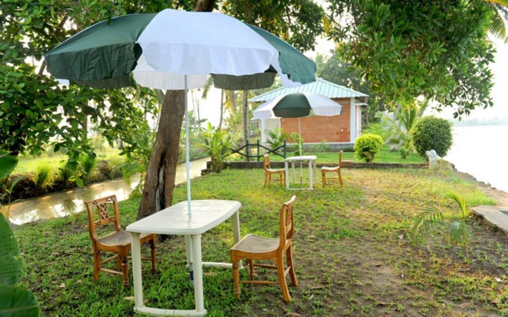 Riverine Resort Alappuzha Eksteriør billede