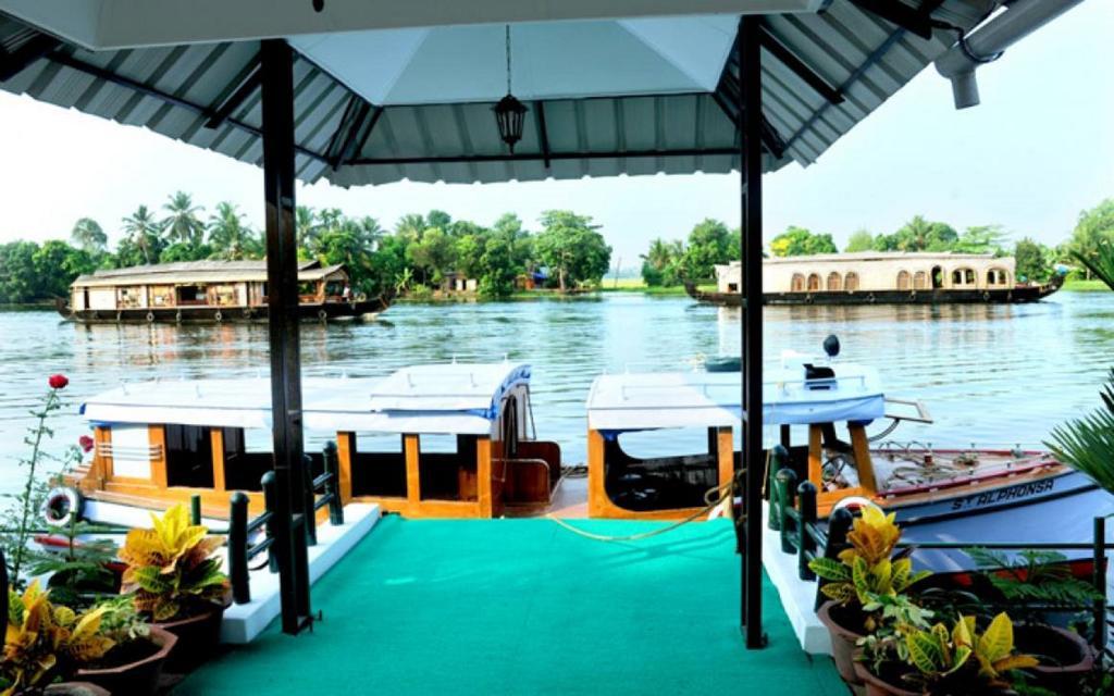 Riverine Resort Alappuzha Eksteriør billede
